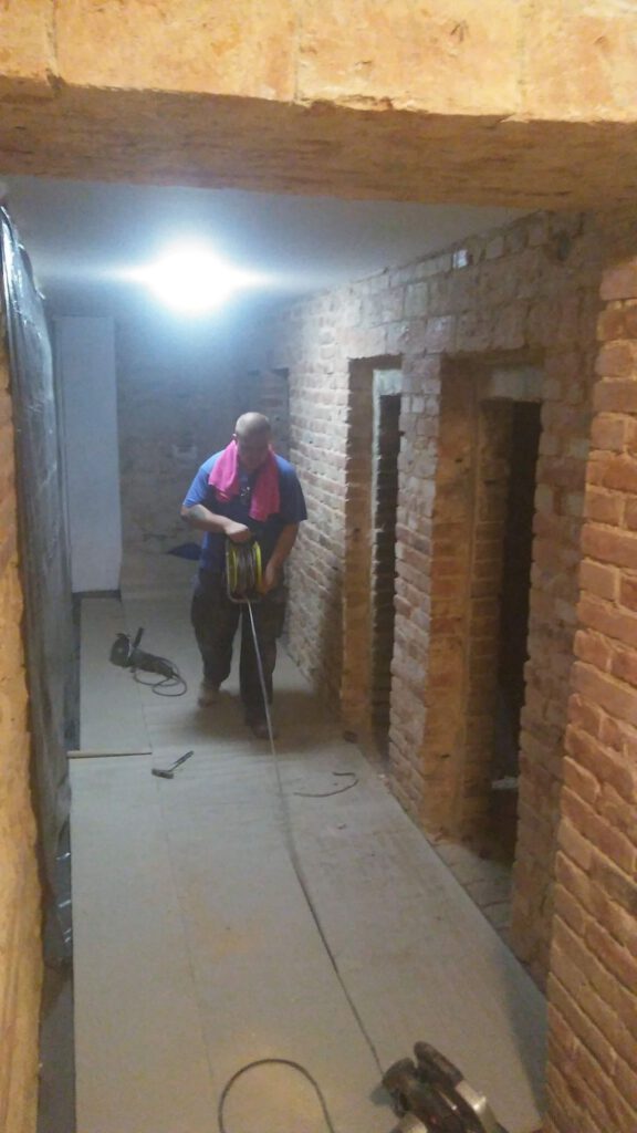 Remont lokali biurowych A1 demontaż ościeżnic
