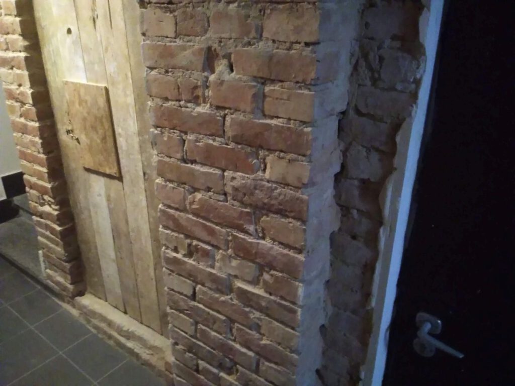 Remont lokali biurowych B2 demontaż ościeżnic oraz drzwi