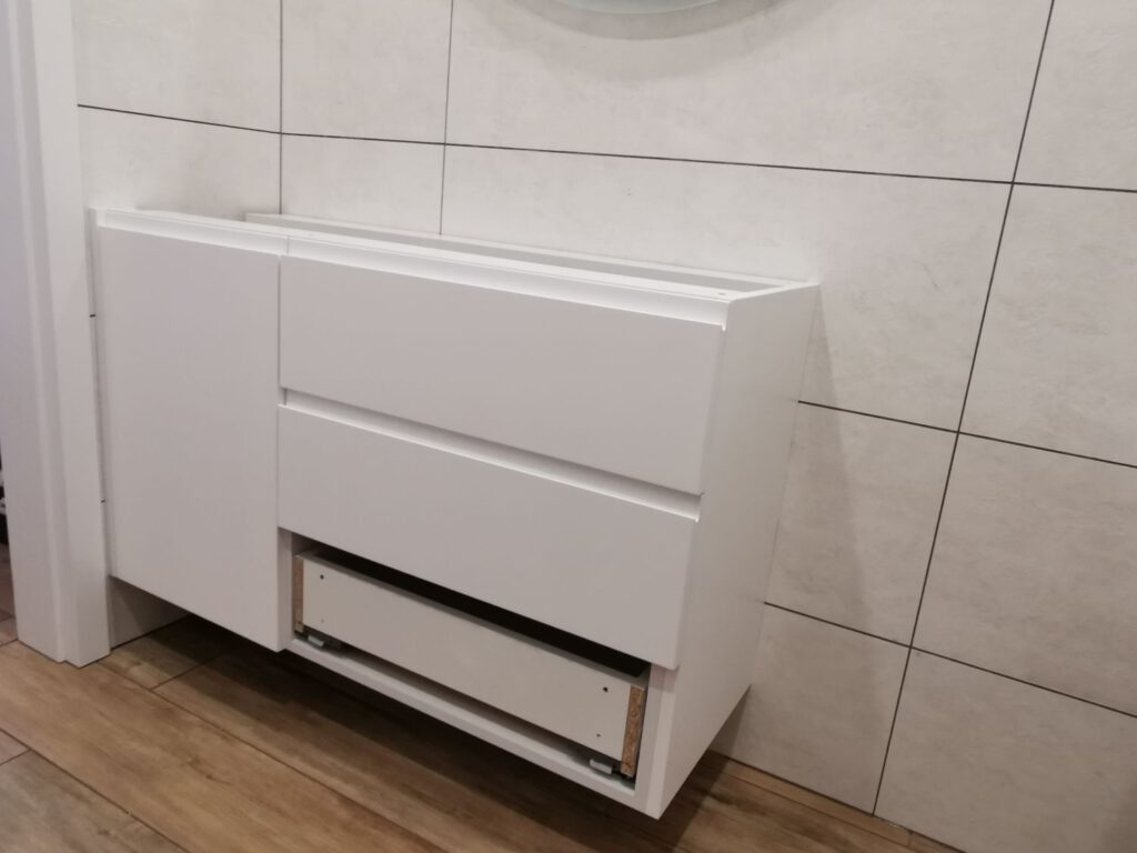 Szafka Lazienkowa Lakierowana MDF
