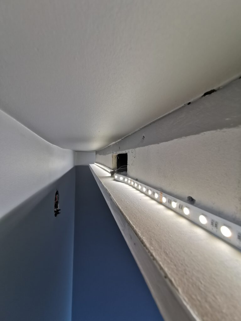 MONTAZ PASKOW LED NA PLASKOWNIKACH RADIATORY