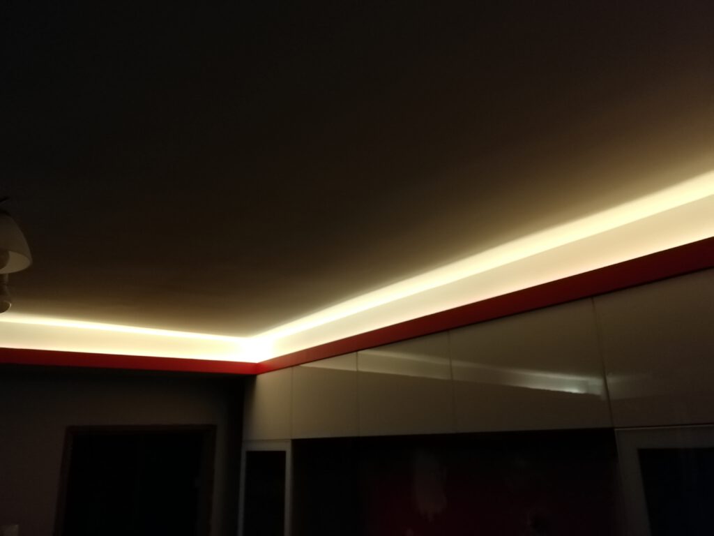 OSWIETLENIE LED RGBW