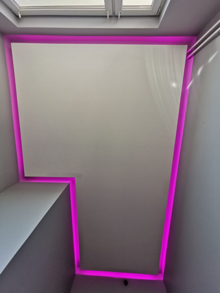 OSWIETLENIE LED ROZOWE