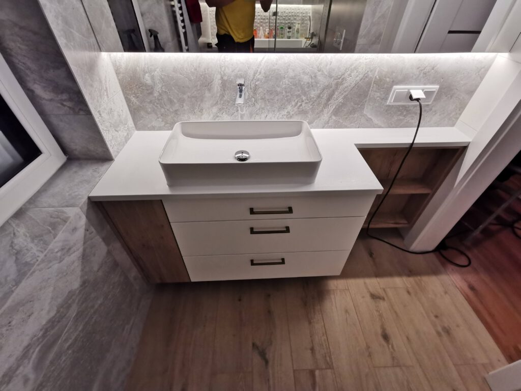 SZAFKA LAZIENKOWA WYKONANA Z PLYTY EGGER