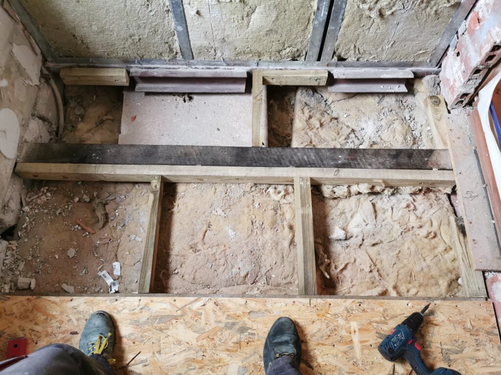 ukladanie plyt osb na legarach