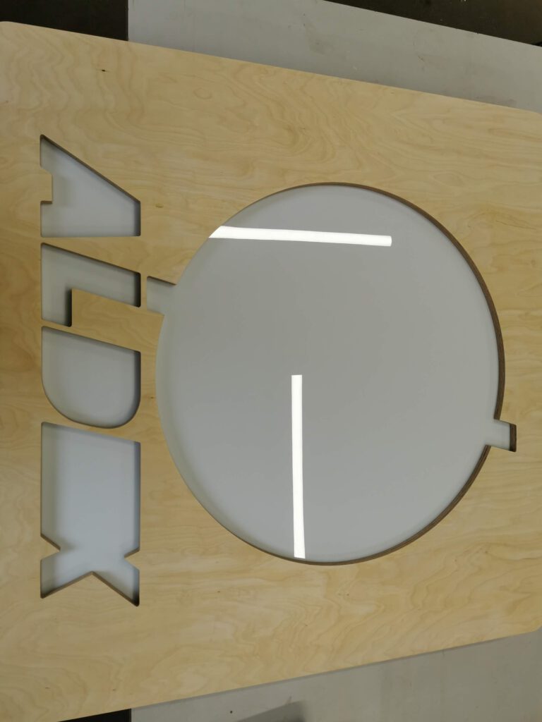 montaz pleksi